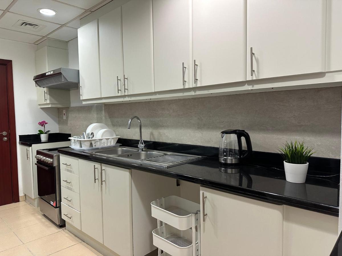 Moonlight Hostel Jbr - 2Min Walk To Jbr Beach - Gym - 2Min Metro Station - Poll Dubai Esterno foto