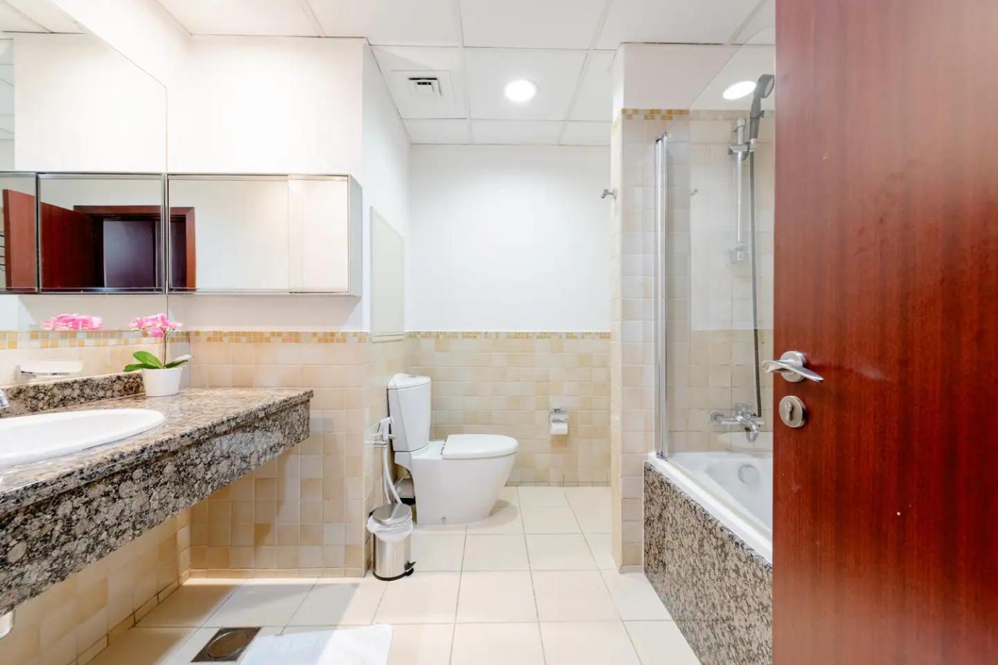 Moonlight Hostel Jbr - 2Min Walk To Jbr Beach - Gym - 2Min Metro Station - Poll Dubai Esterno foto